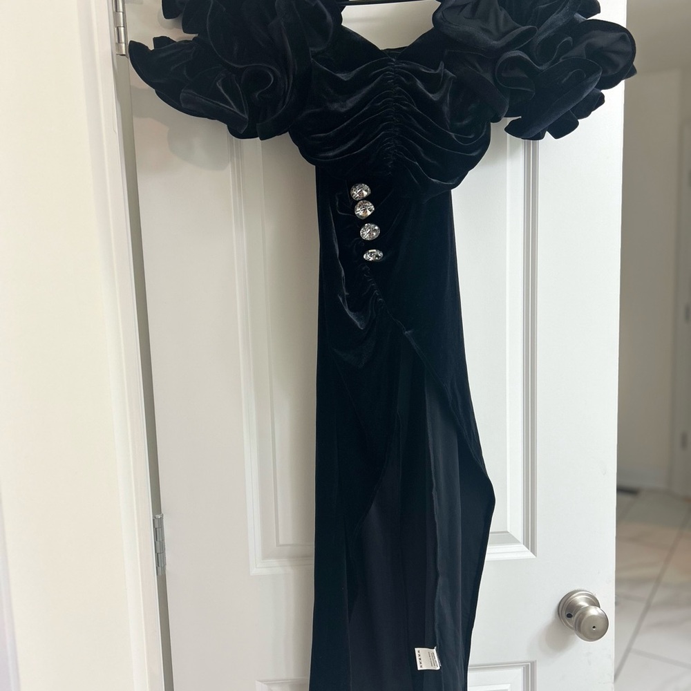 NWOT A dress for everything Elegant Black Velvet formal 2 -piece .